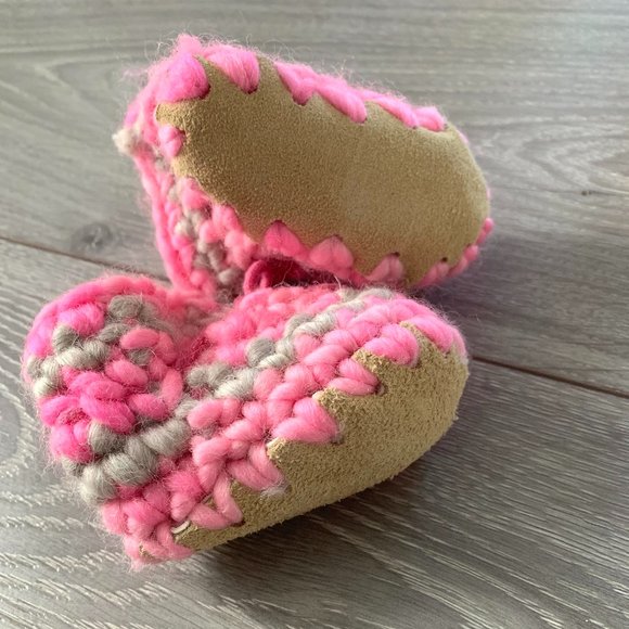 Handmade Baby Shoes (0-3 months) - Picture 3 of 3